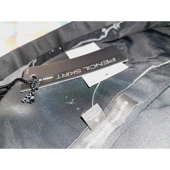 Women's Express Pencil Skirt, Size 6, Black nwt - Picture 3 of 4